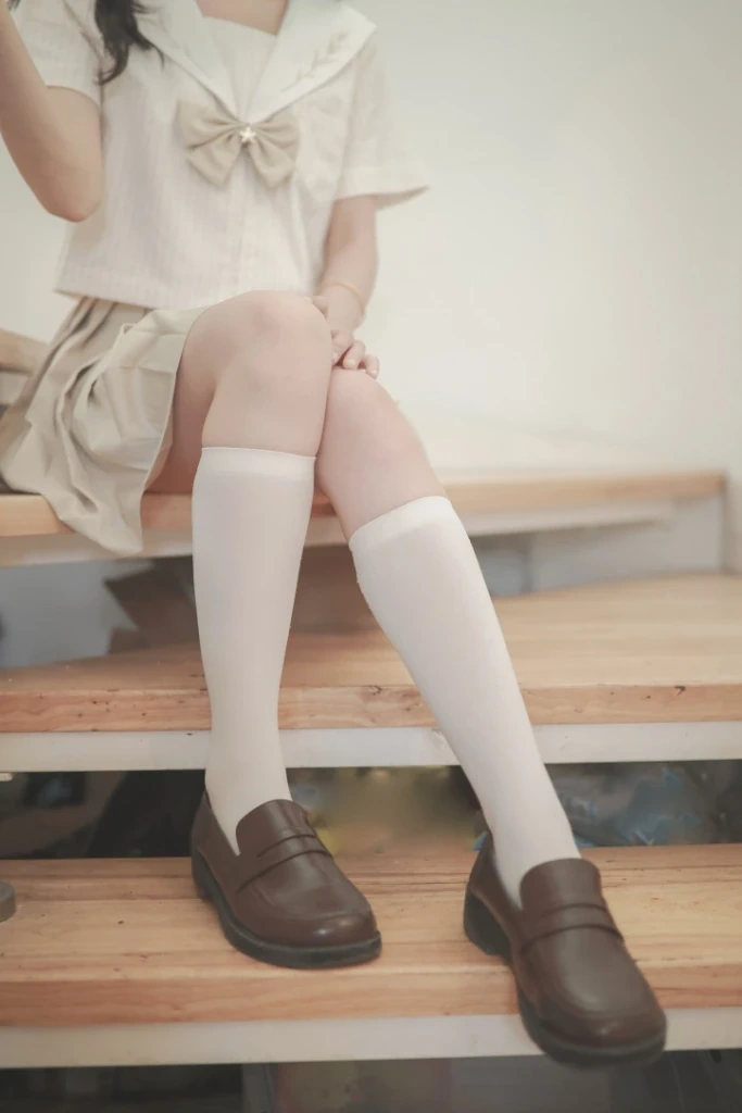木棉棉《水手服》主题写真：19张全套美图