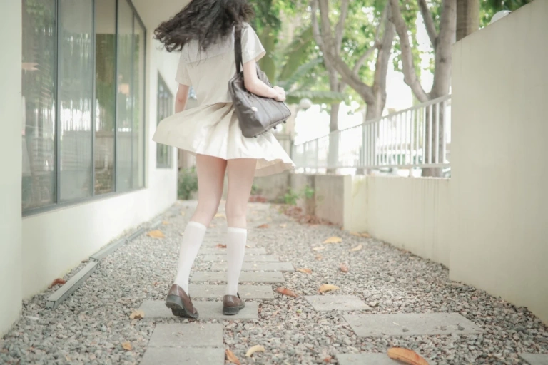木棉棉《水手服》主题写真：19张全套美图