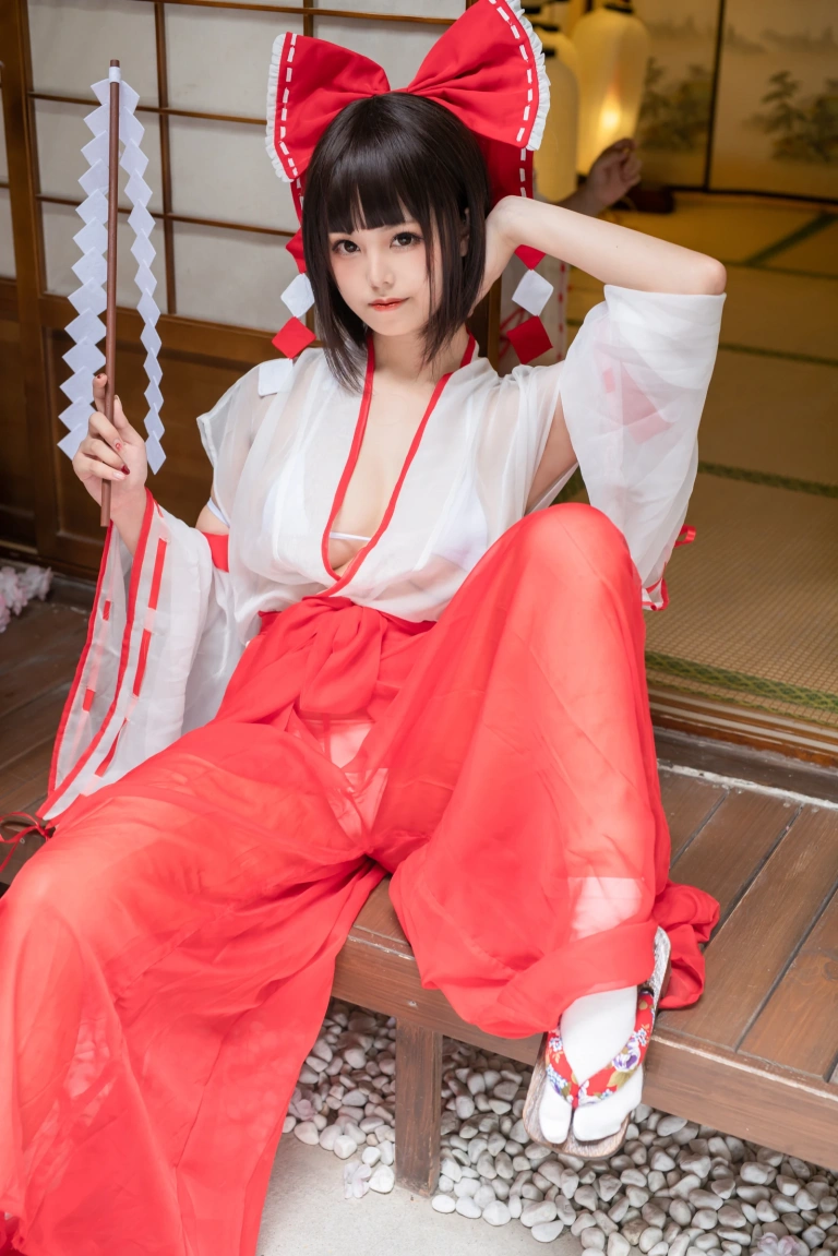 蜜汁猫裘《2020巫女》主题写真：61张全套美图