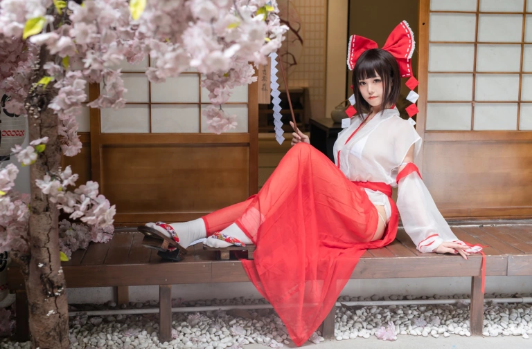 蜜汁猫裘《2020巫女》主题写真：61张全套美图
