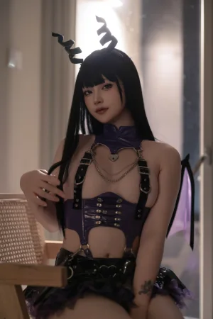 屿鱼《凋零月影》主题写真：29张全套美图