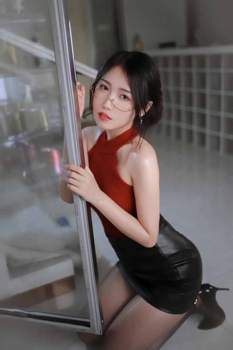 不呆猫《姐姐在家独自买醉》主题写真：42张全套美图