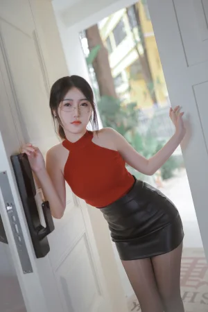 不呆猫《姐姐在家独自买醉》主题写真：42张全套美图