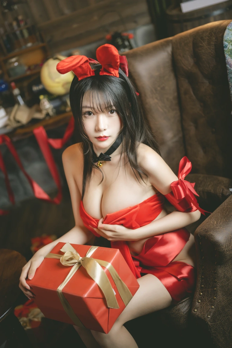 香草喵露露《杨枝甘露 红色丝带礼物》主题写真：54张全套美图，含1个视频