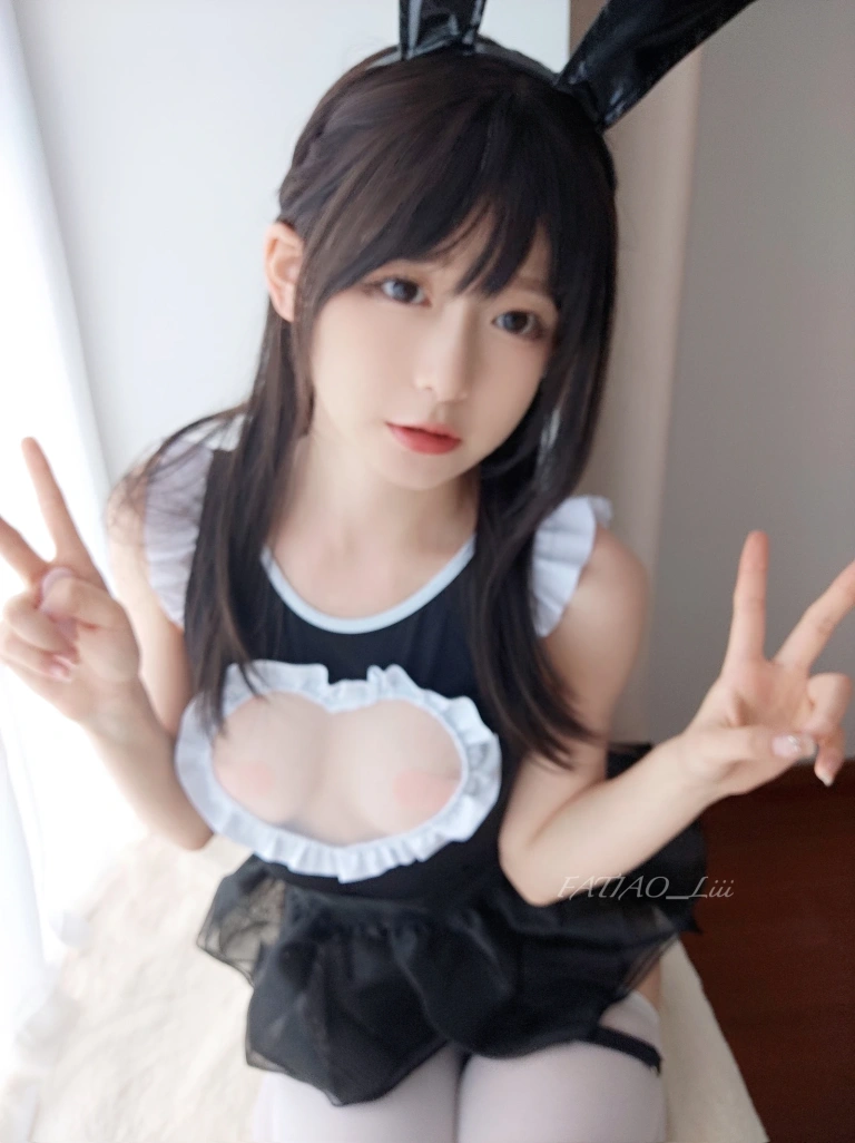 迷之呆梨《Fantia 2023年08月会员合集（8期）》主题写真：141张全套美图