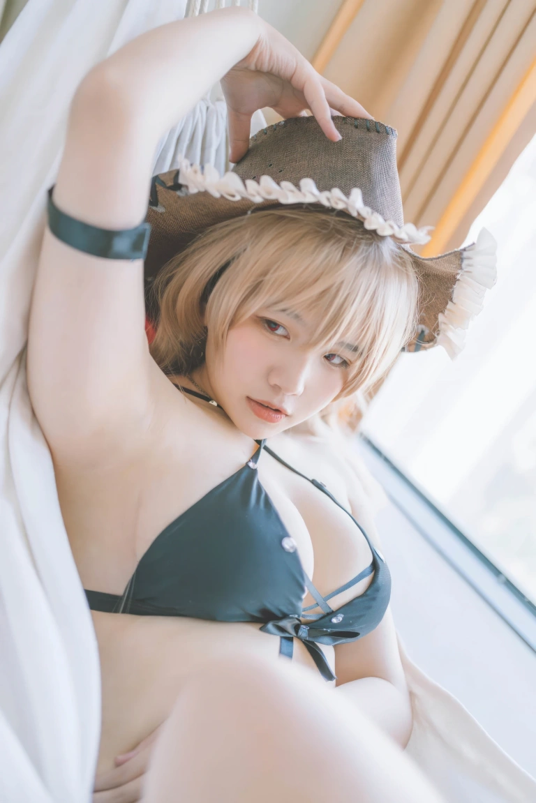 阿半今天很开心《碧蓝航线 让巴尔泳装》主题写真：20张全套美图