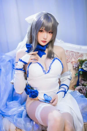 瓜希酱《路易九世礼》主题写真：22张全套美图