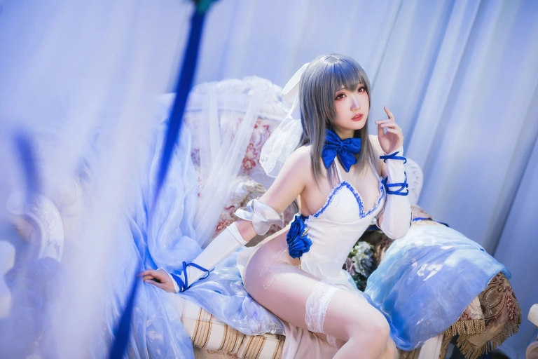 瓜希酱《路易九世礼》主题写真：22张全套美图