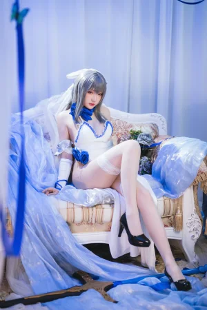 瓜希酱《路易九世礼》主题写真：22张全套美图