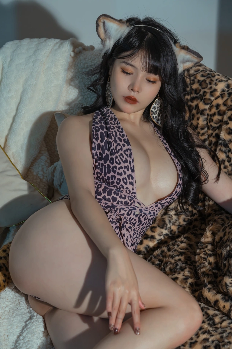 七月喵子《幻想兽娘集月食 捷克提亚》主题写真：22张全套美图