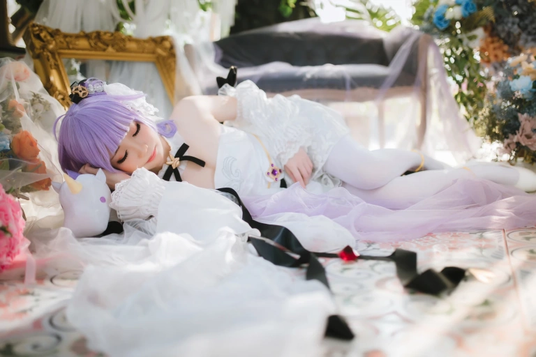 焖焖碳《独角兽婚纱》主题写真：25张全套美图