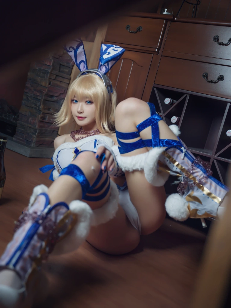 阿包也是兔娘《贞德兔女郎》主题写真：25张全套美图