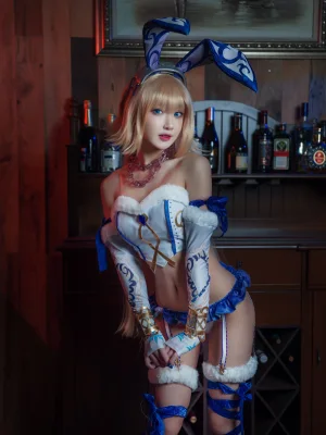 阿包也是兔娘《贞德兔女郎》主题写真：25张全套美图