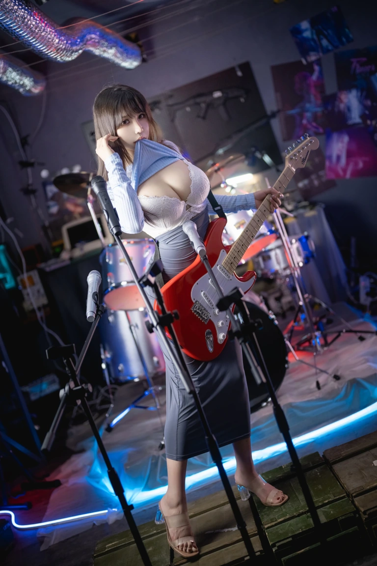 抱走莫子《吉他妹妹》主题写真：50张全套美图，含1个视频