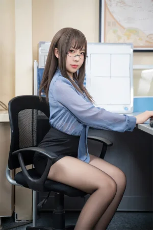 虎森森《触黑》主题写真：60张全套美图