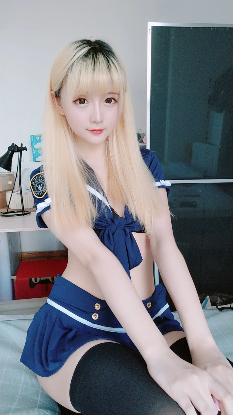 星之迟迟《定制 6-30 警察》主题写真：61张全套美图，含2个视频