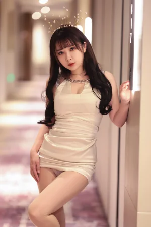 小女巫露娜《无内肉丝》主题写真：96张全套美图