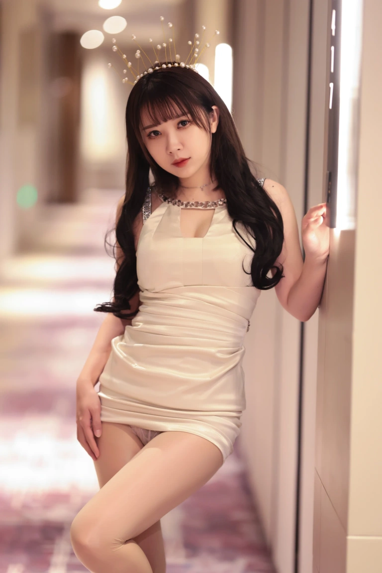小女巫露娜《无内肉丝》主题写真：96张全套美图