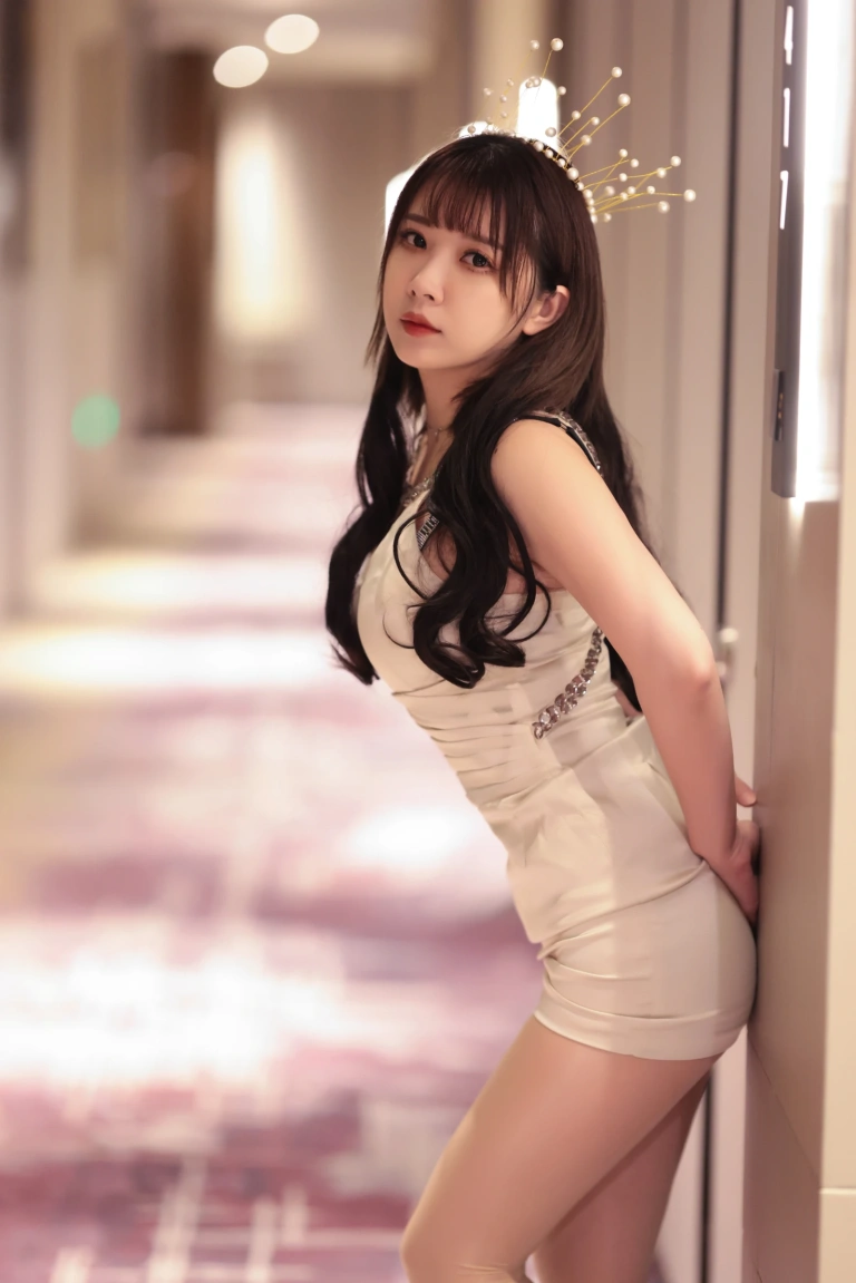 小女巫露娜《无内肉丝》主题写真：96张全套美图