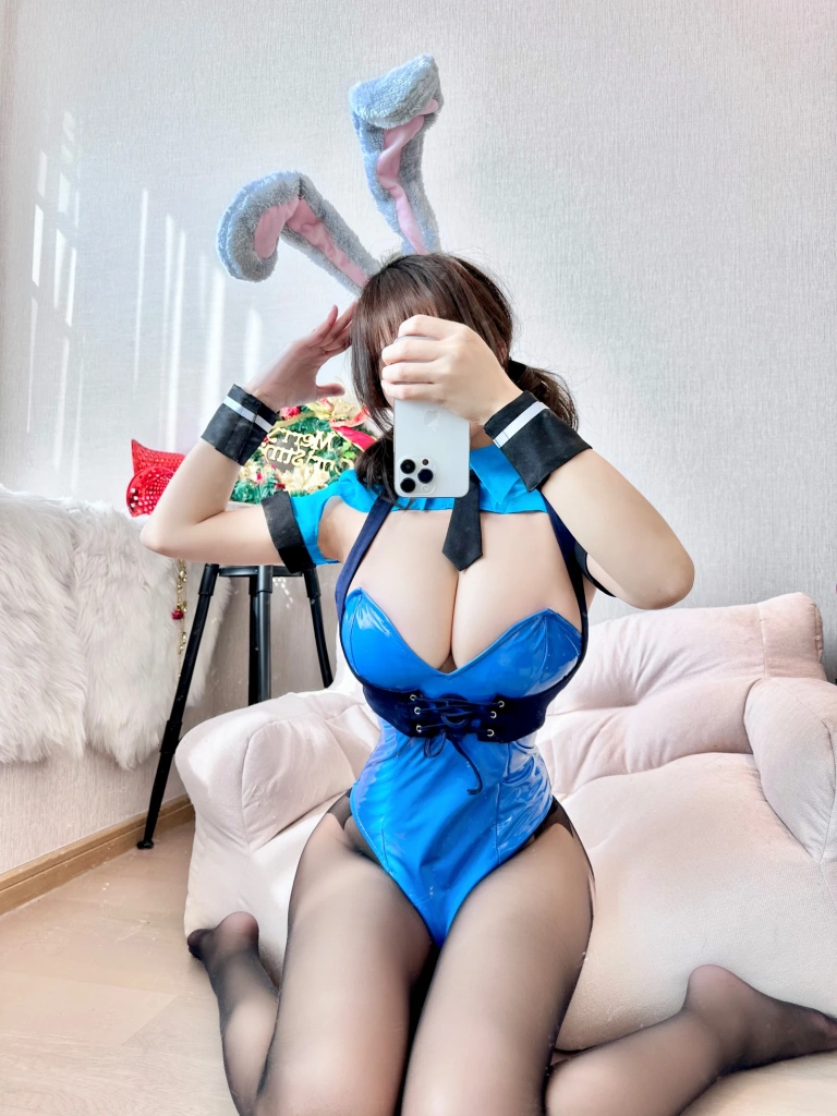 小仓千代《Fantia 2023年01月会员合集（7期）》主题写真：68张全套美图，含4个视频