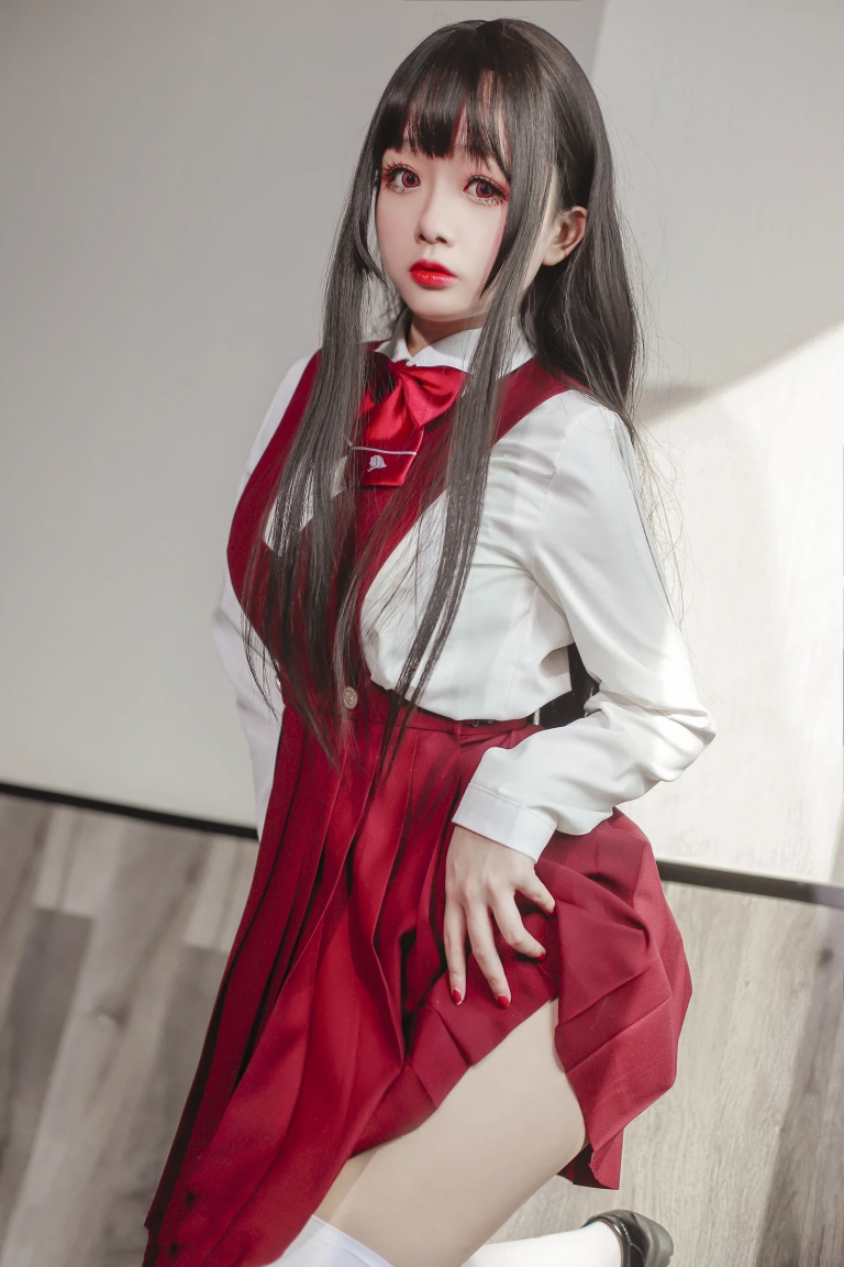 日奈娇(椎名莜)《JK少女红裙》主题写真：28张全套美图