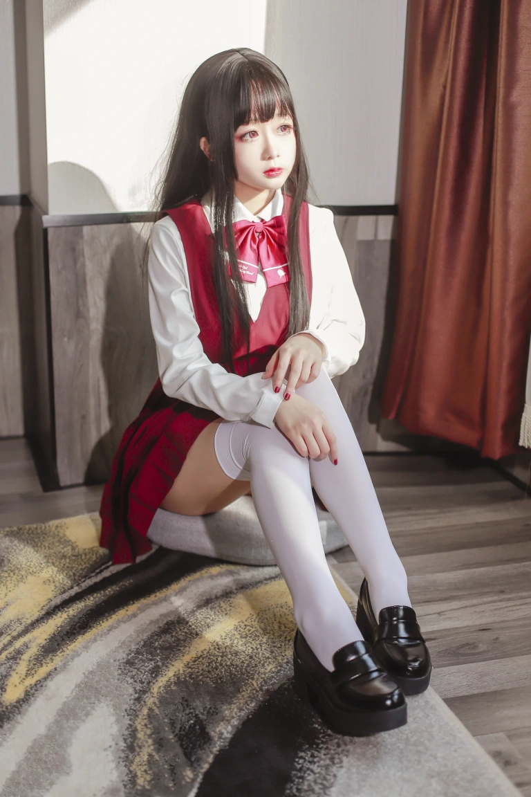 日奈娇(椎名莜)《JK少女红裙》主题写真：28张全套美图