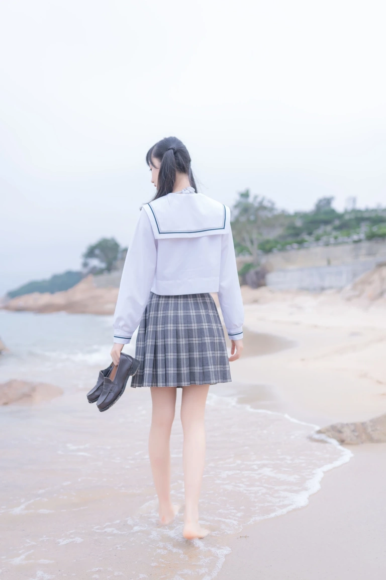 木棉棉《海边JK》主题写真：40张全套美图
