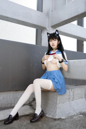 不呆猫《天台JK小母猫》主题写真：96张全套美图，含1个视频