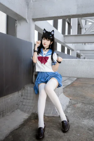 不呆猫《天台JK小母猫》主题写真：96张全套美图，含1个视频