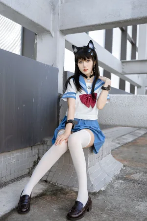 不呆猫《天台JK小母猫》主题写真：96张全套美图，含1个视频
