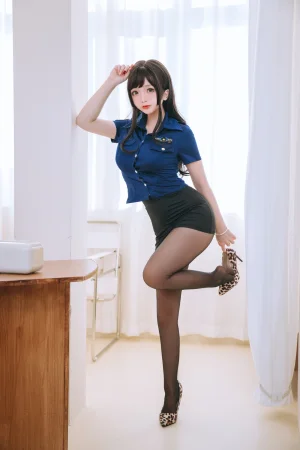 日奈娇(椎名莜)《豹纹女警》主题写真：111张全套美图