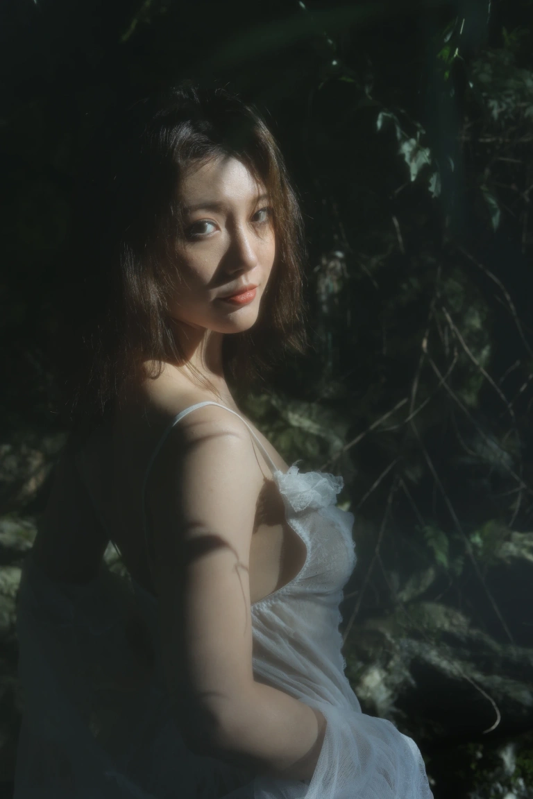 桃良阿宅《屿间》主题写真：18张全套美图