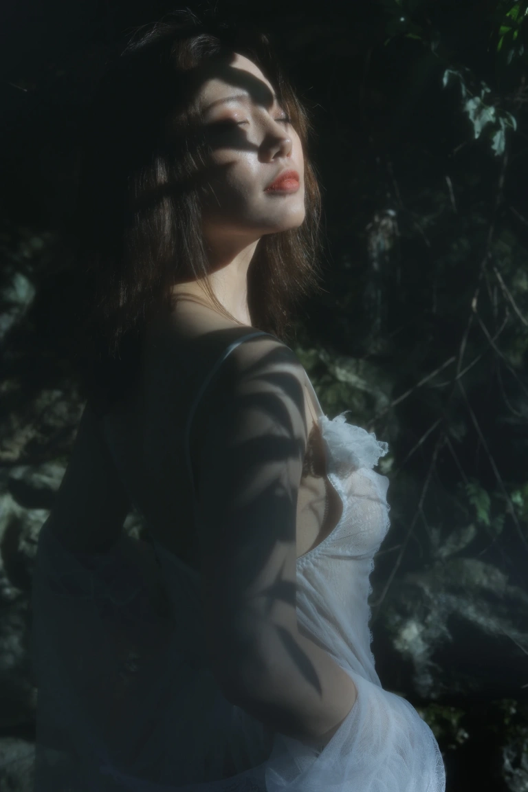 桃良阿宅《屿间》主题写真：18张全套美图