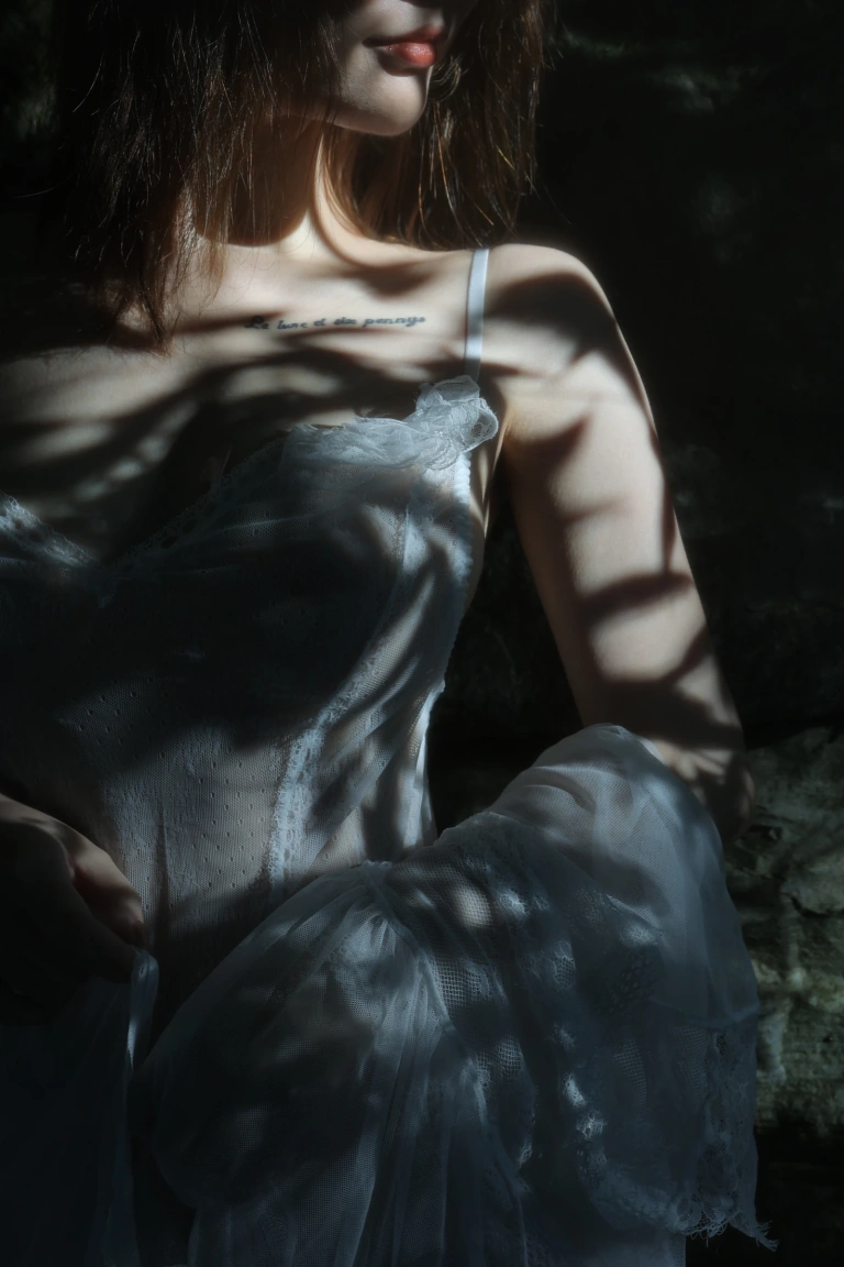 桃良阿宅《屿间》主题写真：18张全套美图