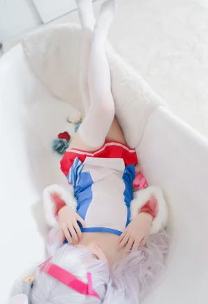 面饼仙儿《拉菲》主题写真：19张全套美图