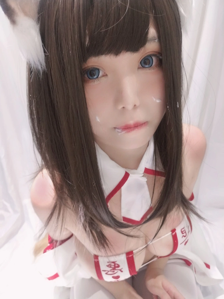 蜜汁猫裘《巫女小狐狸》主题写真：22张全套美图