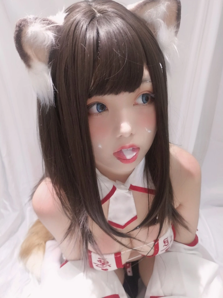 蜜汁猫裘《巫女小狐狸》主题写真：22张全套美图