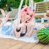 焖焖碳《明日方舟 澄闪泳装》主题写真：22张全套美图