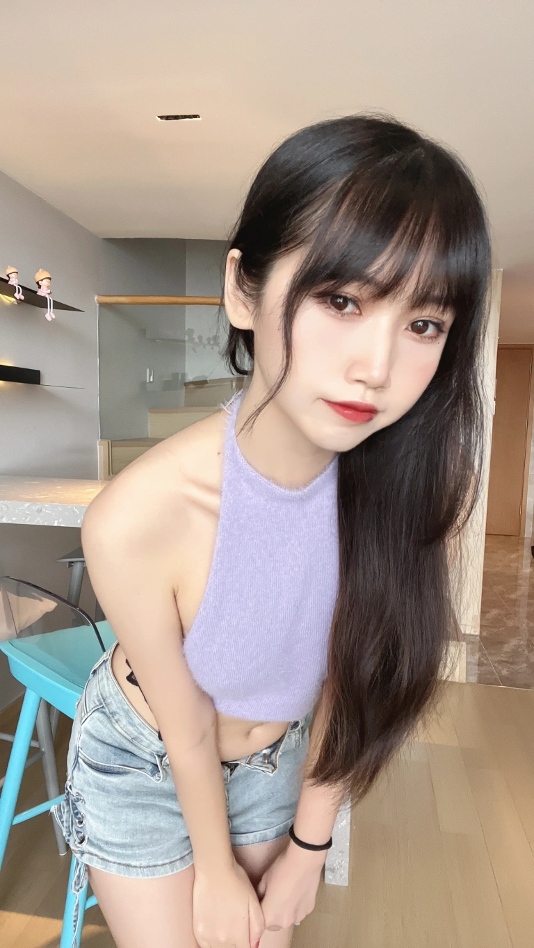 不呆猫《紫色人妻日常》主题写真：33张全套美图，含1个视频