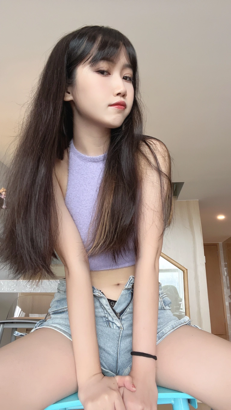 不呆猫《紫色人妻日常》主题写真：33张全套美图，含1个视频