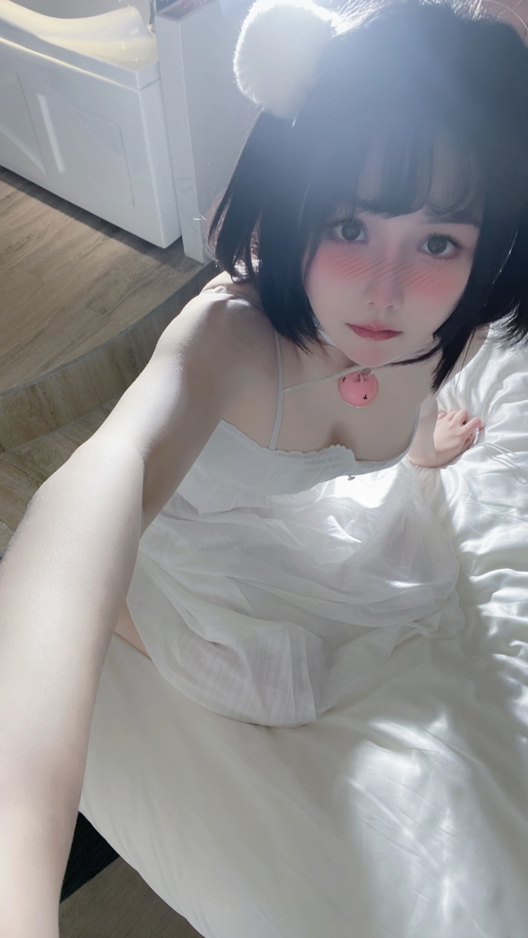 七月喵子《少女心事》主题写真：34张全套美图，含3个视频
