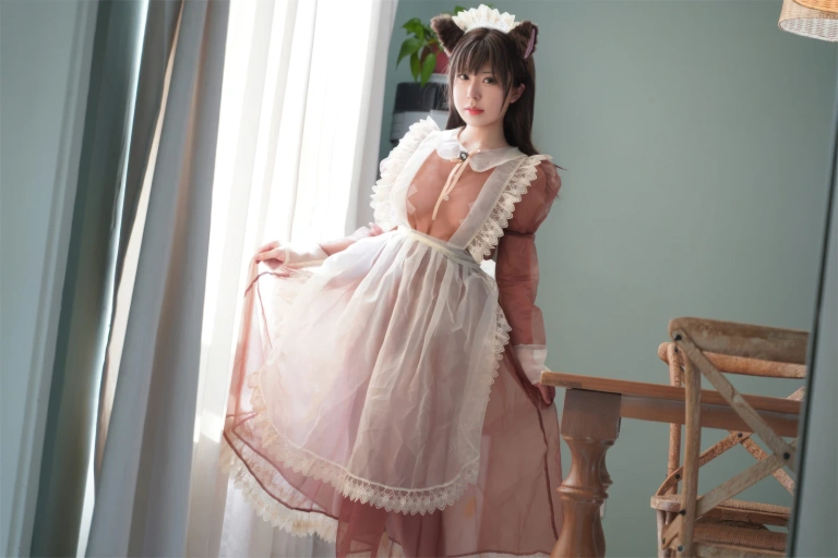 虎森森《棕色透明女仆》主题写真：35张全套美图