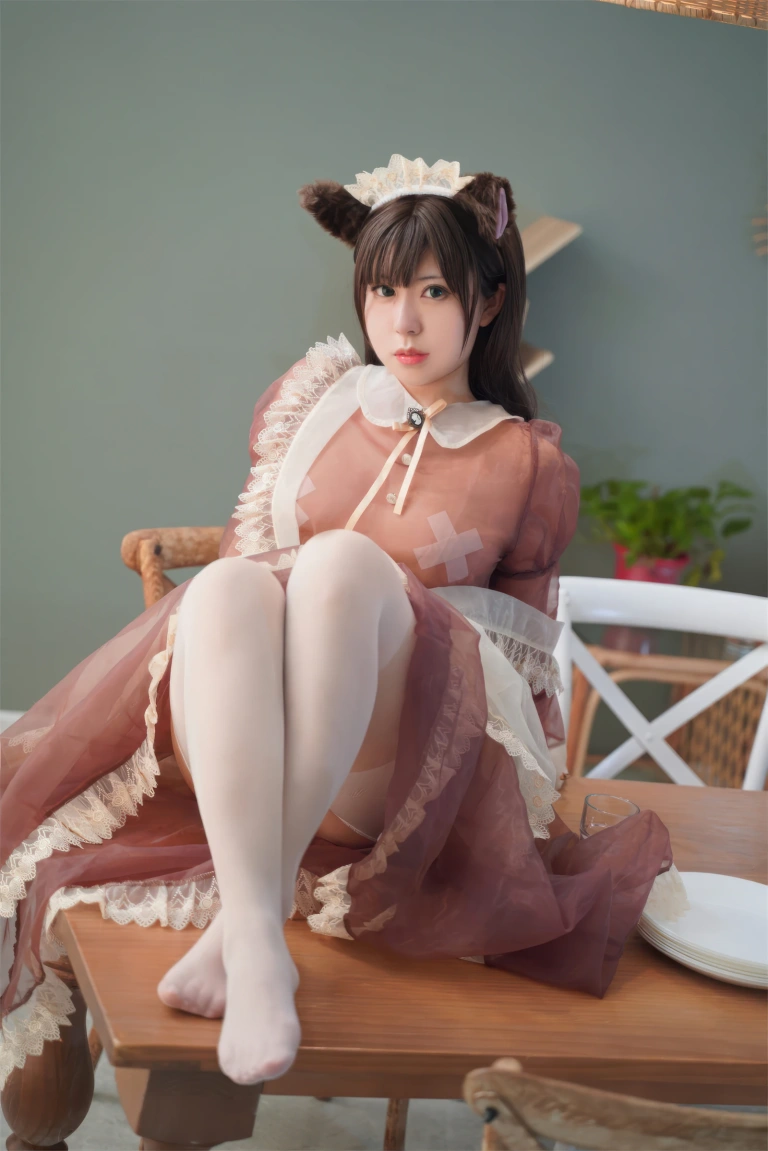 虎森森《棕色透明女仆》主题写真：35张全套美图