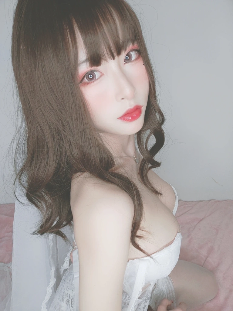 清水由乃《花嫁自拍》主题写真：44张全套美图，含2个视频