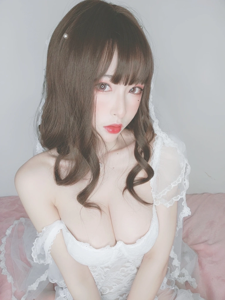 清水由乃《花嫁自拍》主题写真：44张全套美图，含2个视频