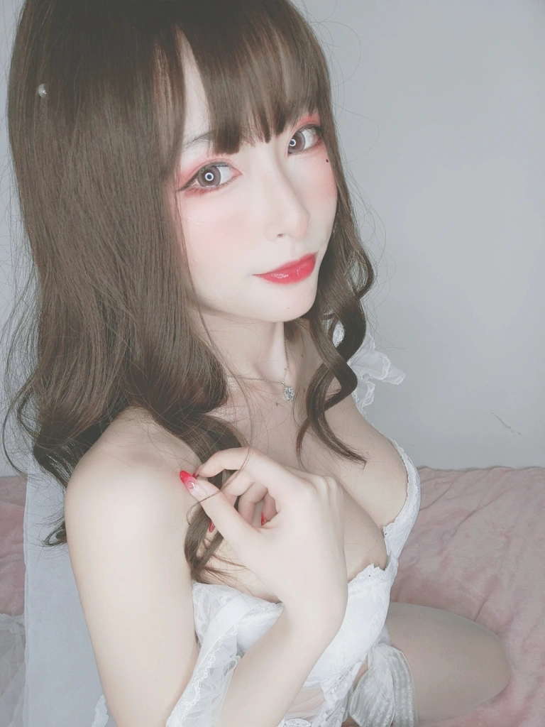 清水由乃《花嫁自拍》主题写真：44张全套美图，含2个视频