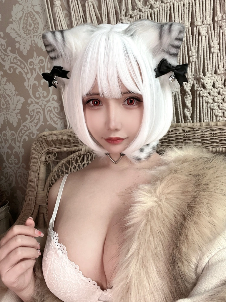 抱走莫子《虎年专辑 小脑斧》主题写真：51张全套美图，含2个视频
