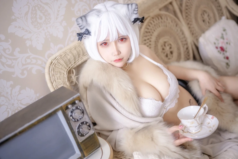 抱走莫子《虎年专辑 小脑斧》主题写真：51张全套美图，含2个视频