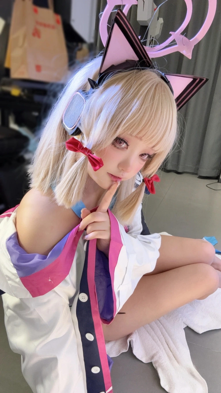 神沢永莉《小桃 小方块》主题写真：82张全套美图