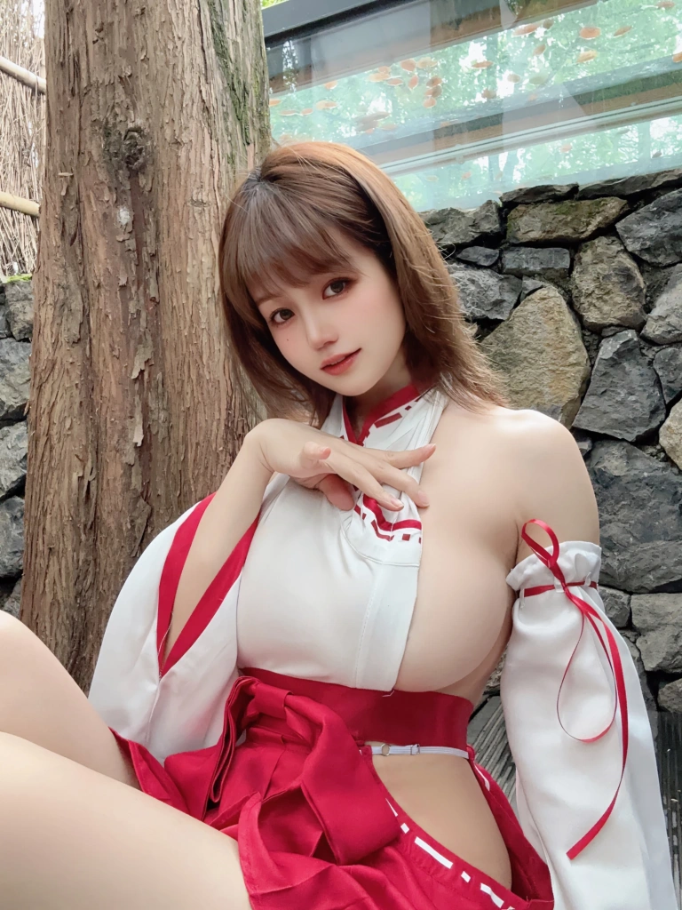 小仓千代《Fantia 2023年04月会员合集（7期）》主题写真：82张全套美图，含2个视频